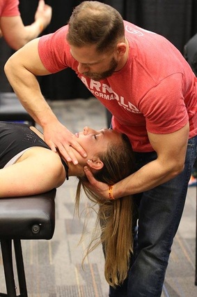 Dr. Shapiro treating an Arnold competitor